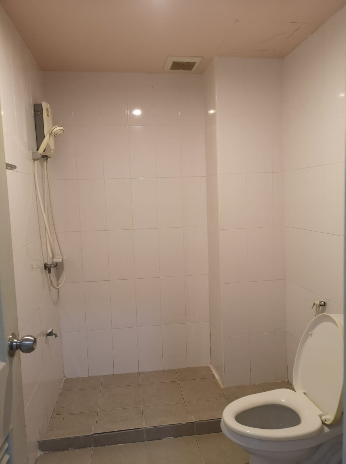 Deluxe Double Room | Bathroom | Shower, rainfall showerhead, towels, toilet paper