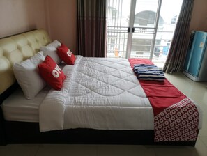 Free WiFi, bed sheets - OYO 75414 KJS Pattaya (Pattaya)