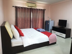 Free WiFi, bed sheets - OYO 75414 KJS Pattaya (Pattaya)