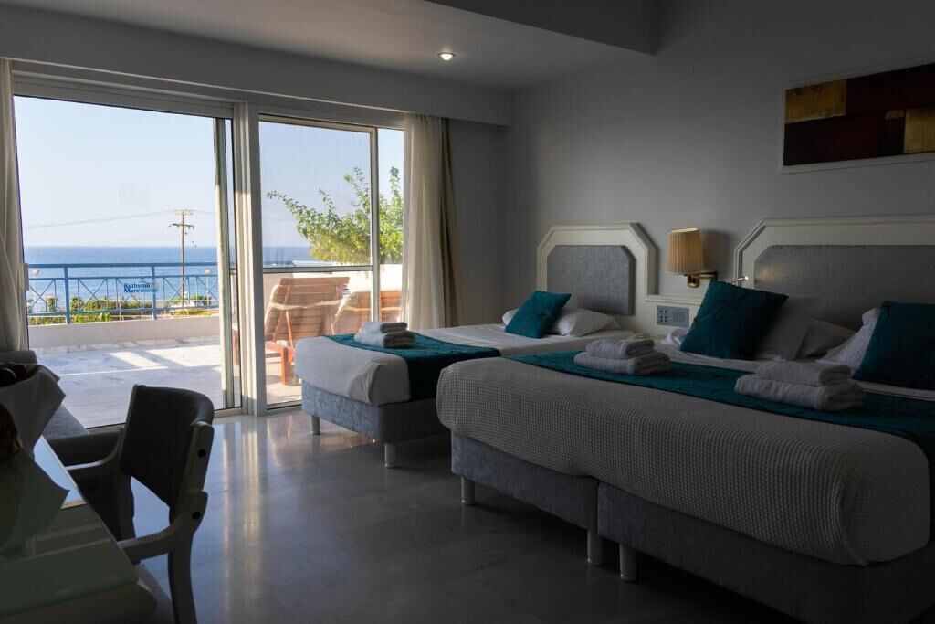 Premium bedding, desk, blackout drapes, soundproofing