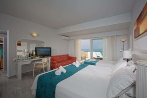 Premium bedding, desk, blackout drapes, soundproofing