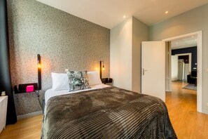 2 bedrooms, premium bedding, desk, iron/ironing board