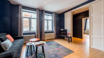 City Apartment, 2 Bedrooms | Living room | Flat-screen TV