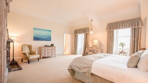 Honeymoon Suite | Premium bedding, iron/ironing board (on request), WiFi (free) - Springkell (Lockerbie)