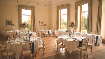 Se sirven desayunos, almuerzos y cenas; cocina local