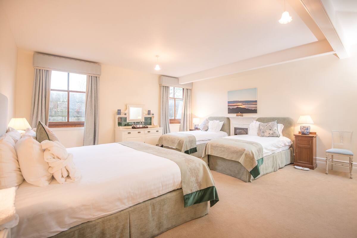 Family Room | Premium bedding, iron/ironing board (on request), WiFi (free)