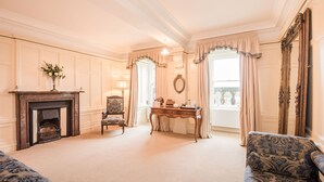 Honeymoon Suite | Premium bedding, iron/ironing board (on request), WiFi (free) - Springkell (Lockerbie)