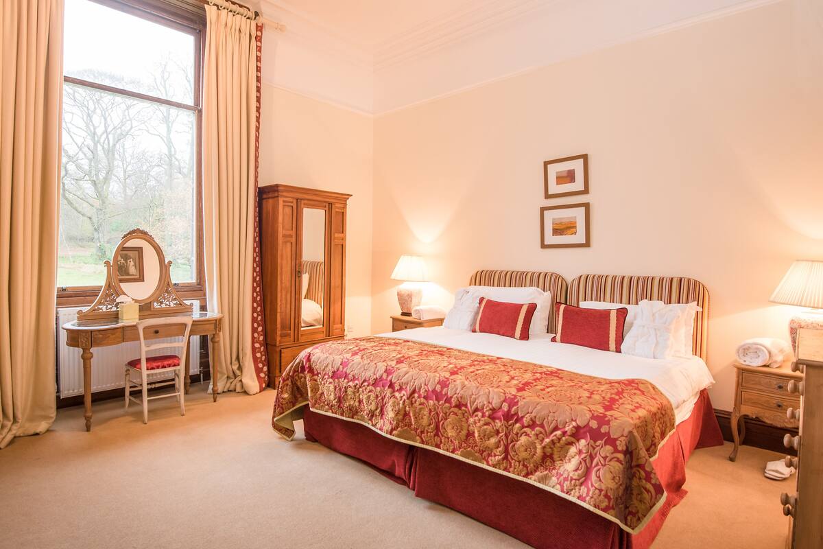 Premium bedding, iron/ironing board (on request), WiFi (free)
