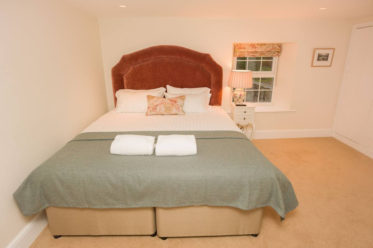 Premium bedding, iron/ironing board (on request), WiFi (free)