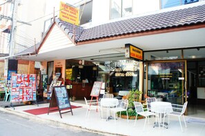 ด้านหน้าที่พัก