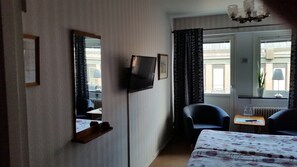 Twin Room (Private WC, Shared Shower) | Individually furnished, soundproofing, cribs/infant beds, rollaway beds