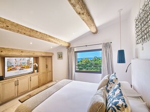 Traditional Room, Terrace, Sea View | Premium bedding, minibar, in-room safe, desk - La Ferme d'Augustin (Ramatuelle)
