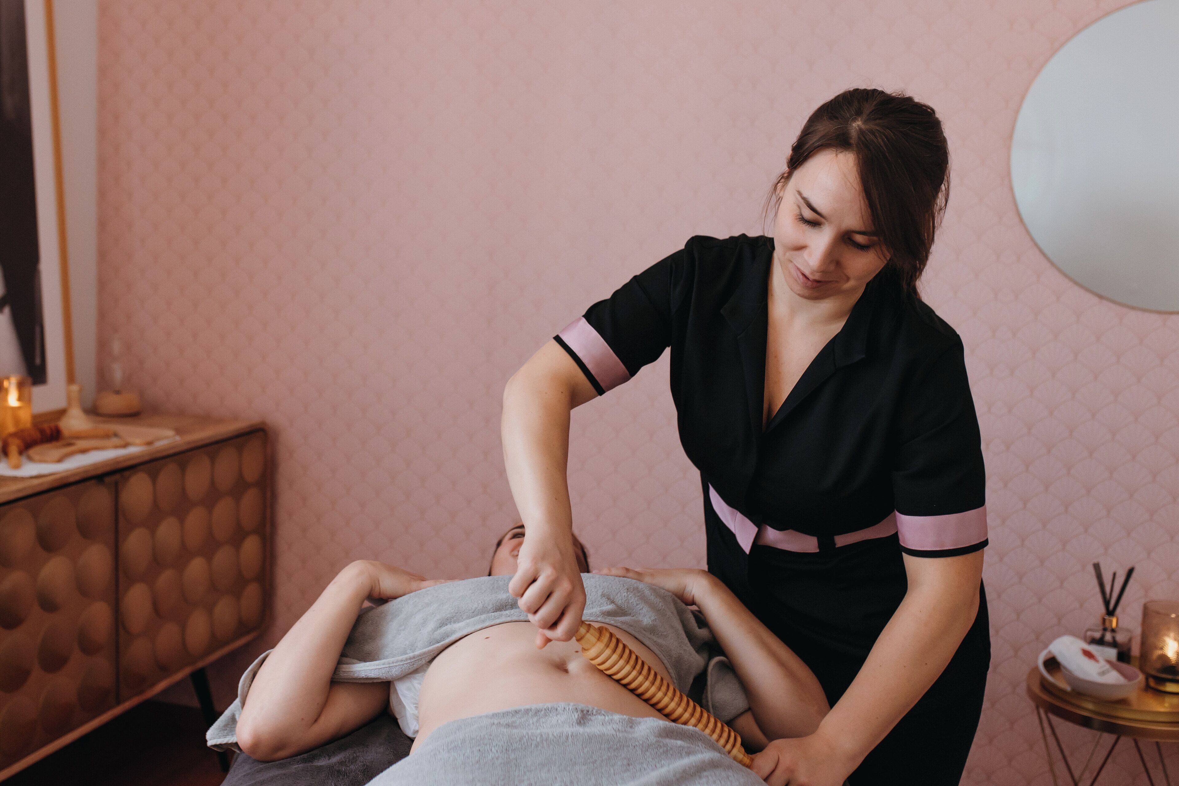Soins corporels, massages des tissus profonds, massages suédois