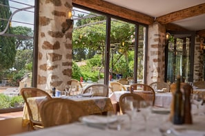Lunch and dinner served, Regional cuisine