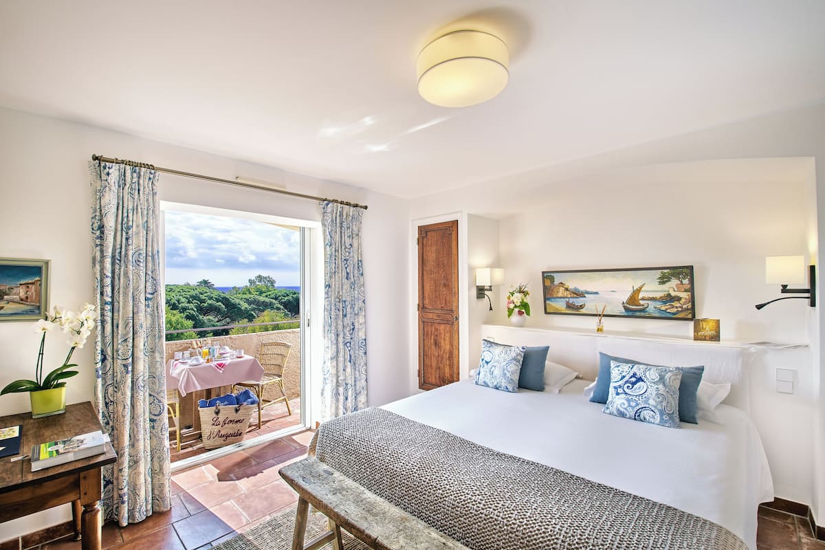 Double Room, 1 Queen Bed, Balcony, Sea View | Premium bedding, minibar, in-room safe, desk