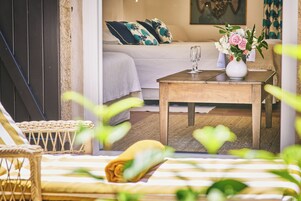 Ropa de cama de alta calidad y minibar 