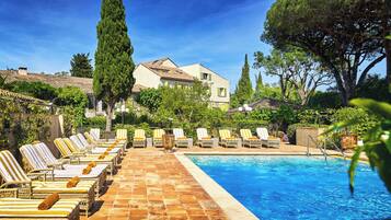 Seasonal outdoor pool, pool loungers