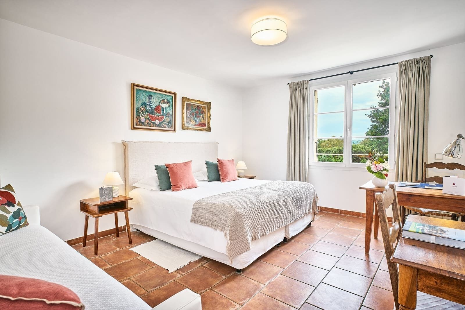 Classic Junior Suite, Garden view | Premium bedding, minibar, in-room safe, desk