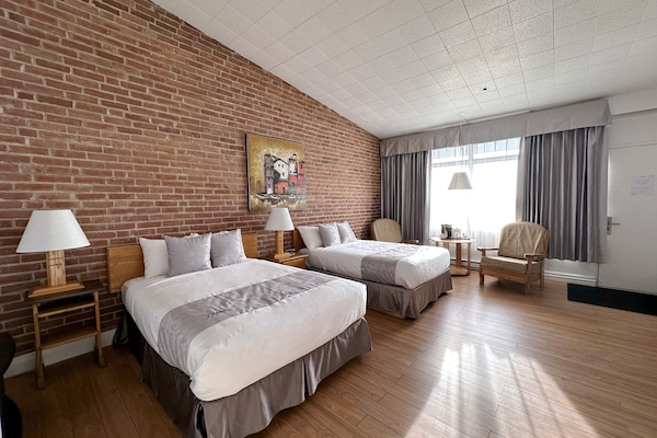 Superior Room | Iron/ironing board, free WiFi, bed sheets
