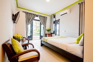 디럭스 더블룸, 호수 전망 | 미니바, 암막 커튼, 방음 설비, 무료 WiFi