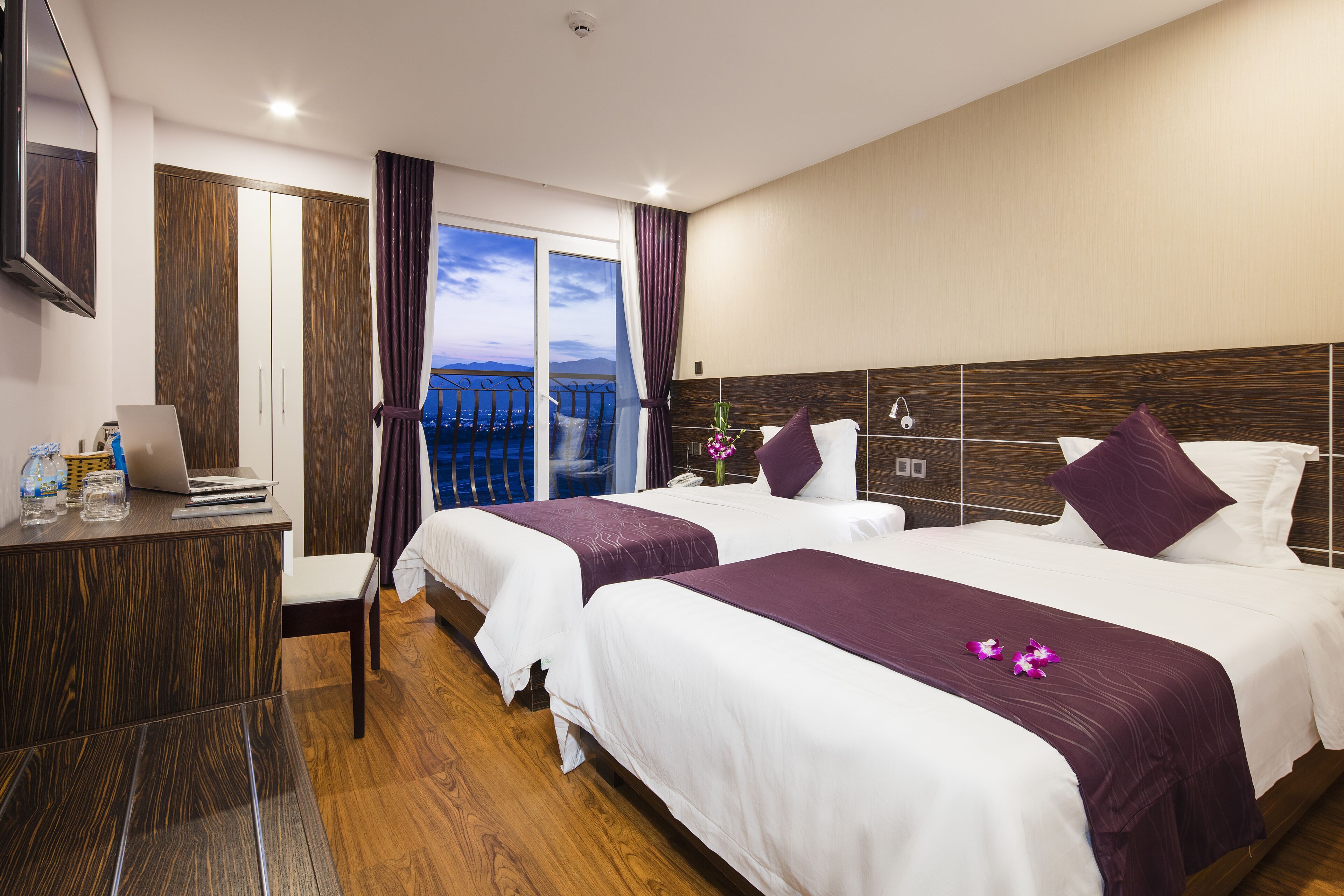 1 bedroom, premium bedding, minibar, in-room safe