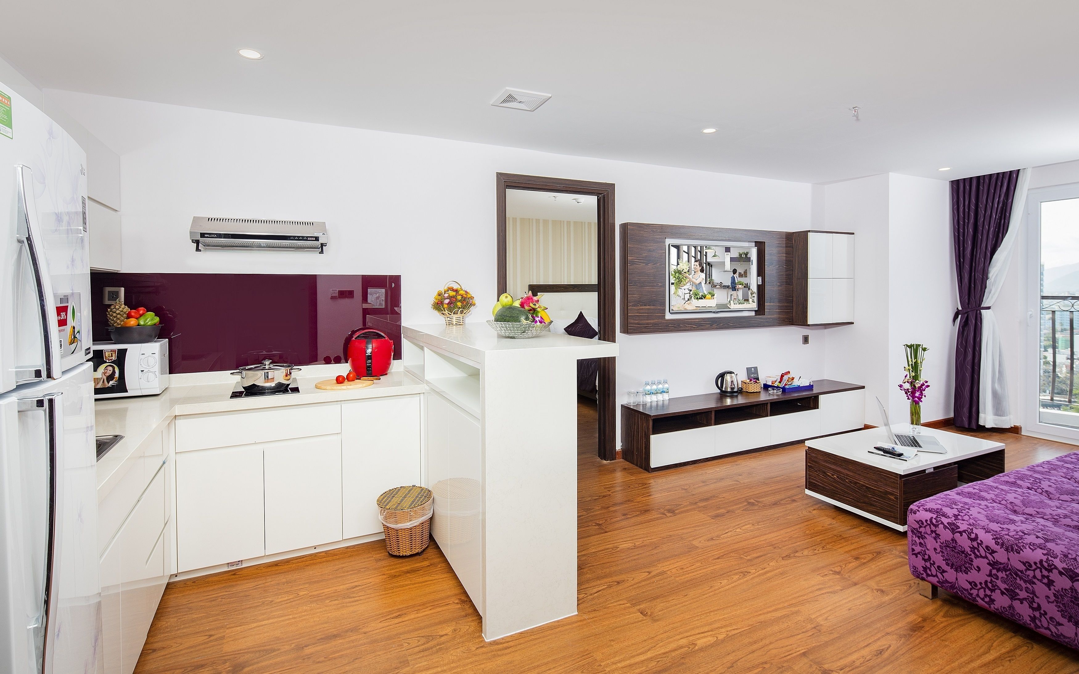 suite, 1 king bed, balcony, ocean view | living area | 42-inch lcd tv with satellite channels, tv