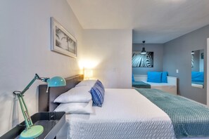 Studio, 1 Queen-Bett und Schlafsofa | Hochwertige Bettwaren, Schreibtisch, Bügeleisen/Bügelbrett, Babybetten