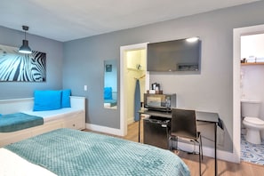 Studio, 1 Queen Bed with Sofa bed