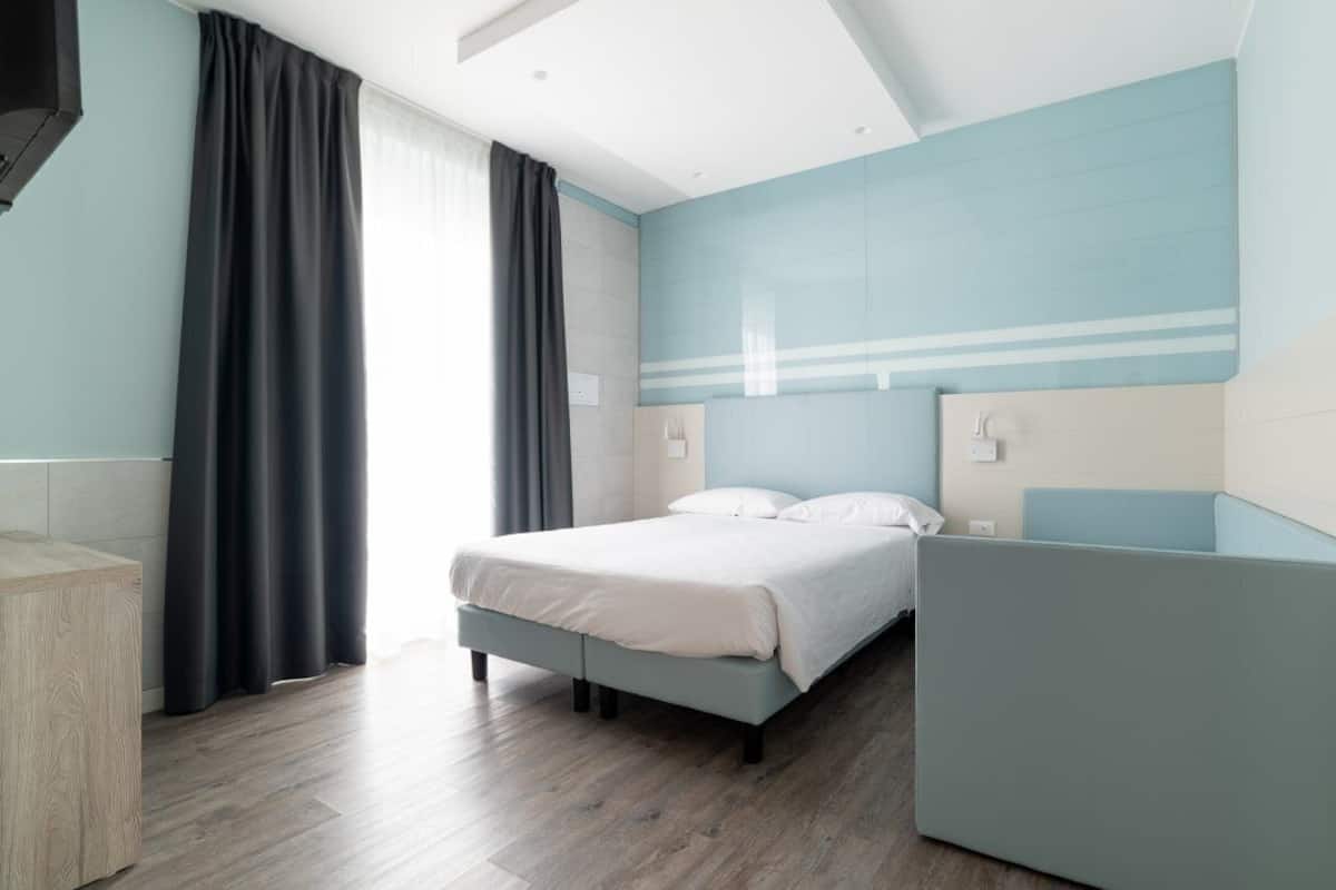 Kamar Deluks | 1 kamar tidur, minibar, brankas, dan meja kerja