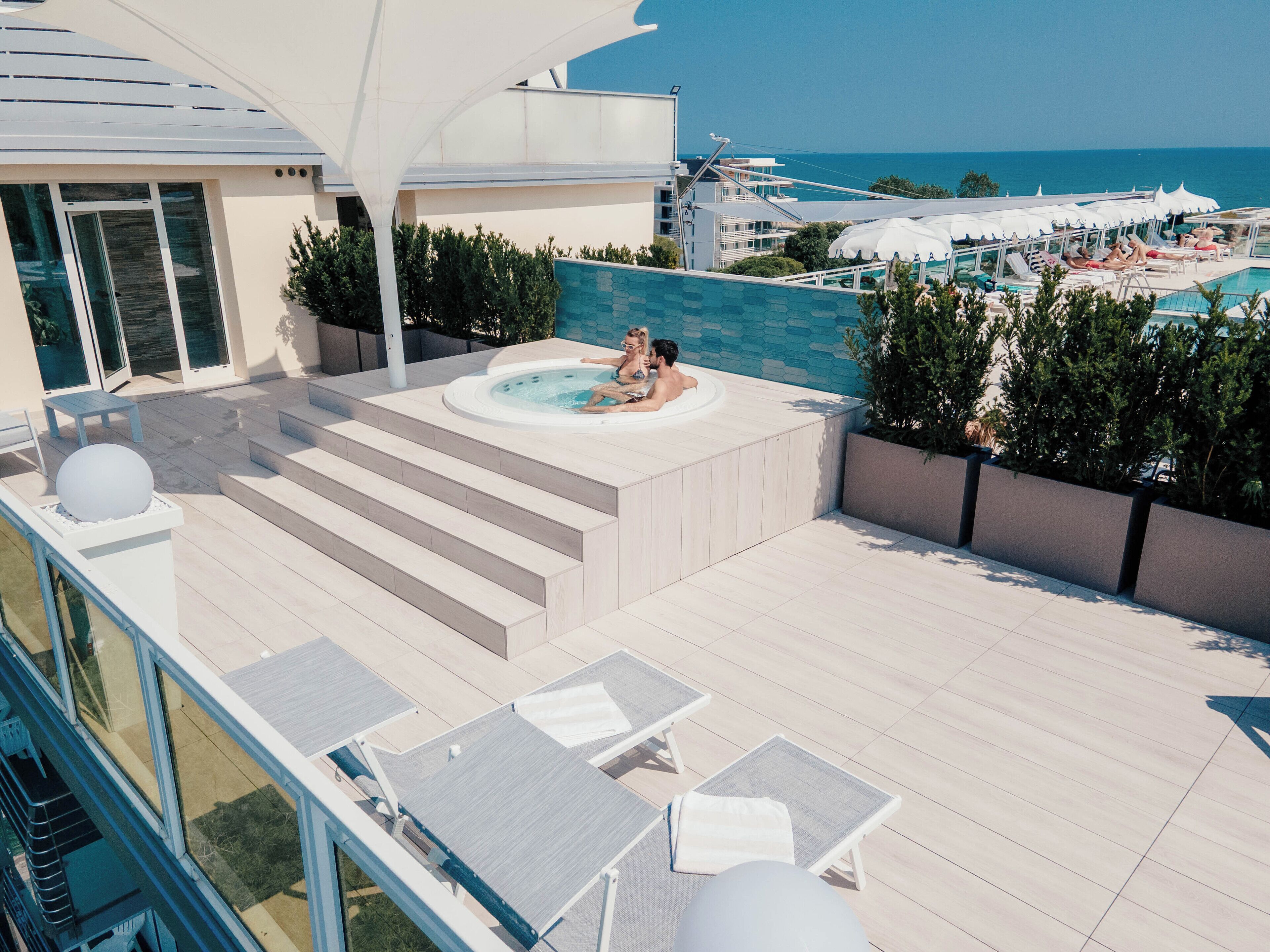 sauna, hot tub, steam room