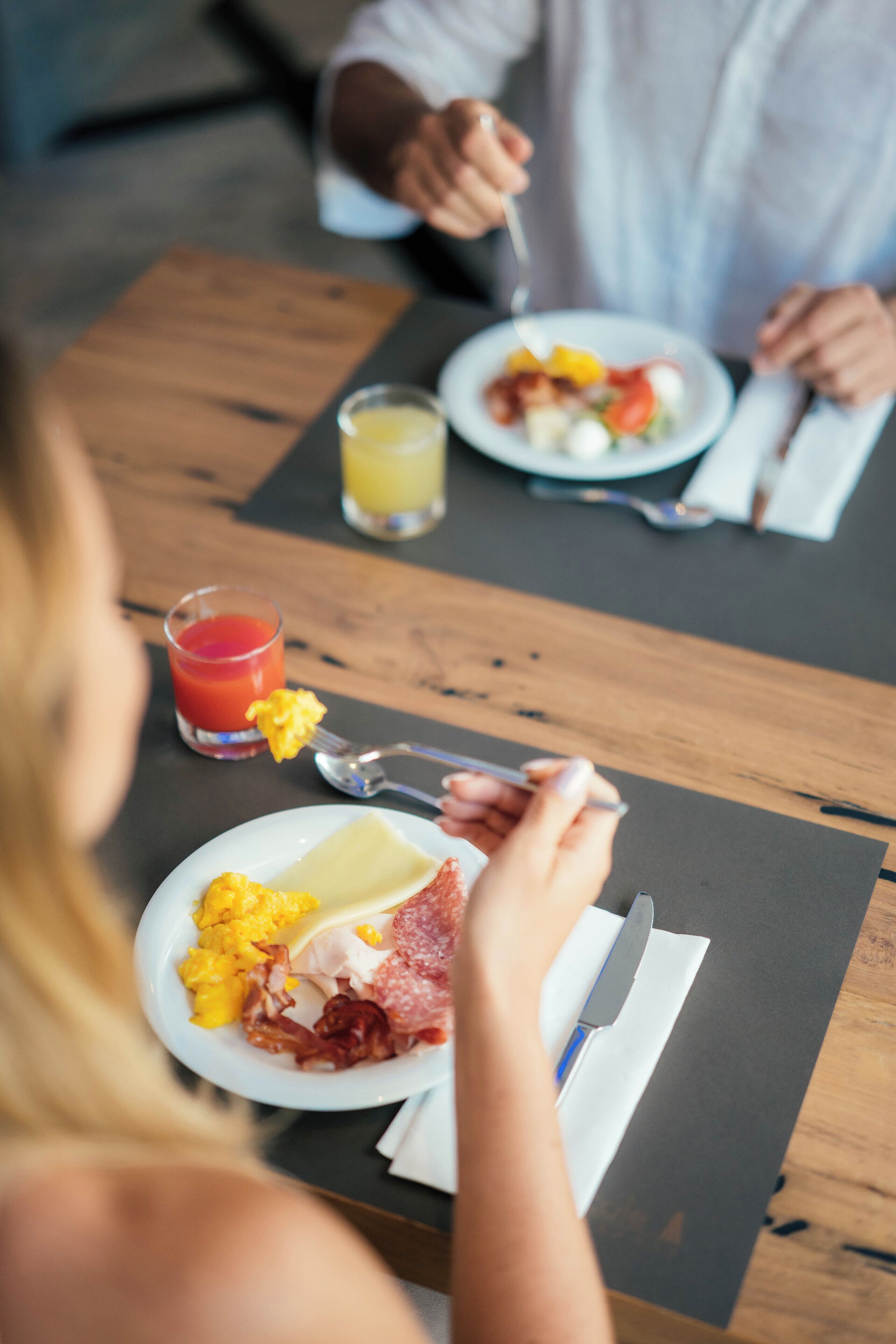 daily buffet breakfast for a fee