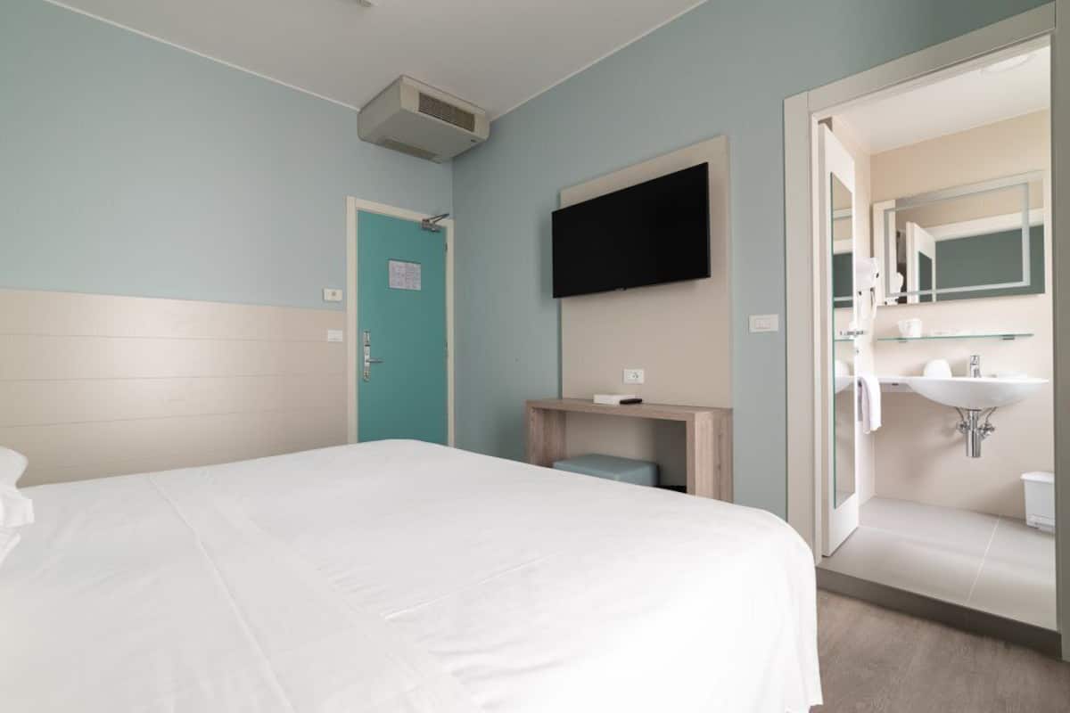 Kamar Deluks | 1 kamar tidur, minibar, brankas, dan meja kerja