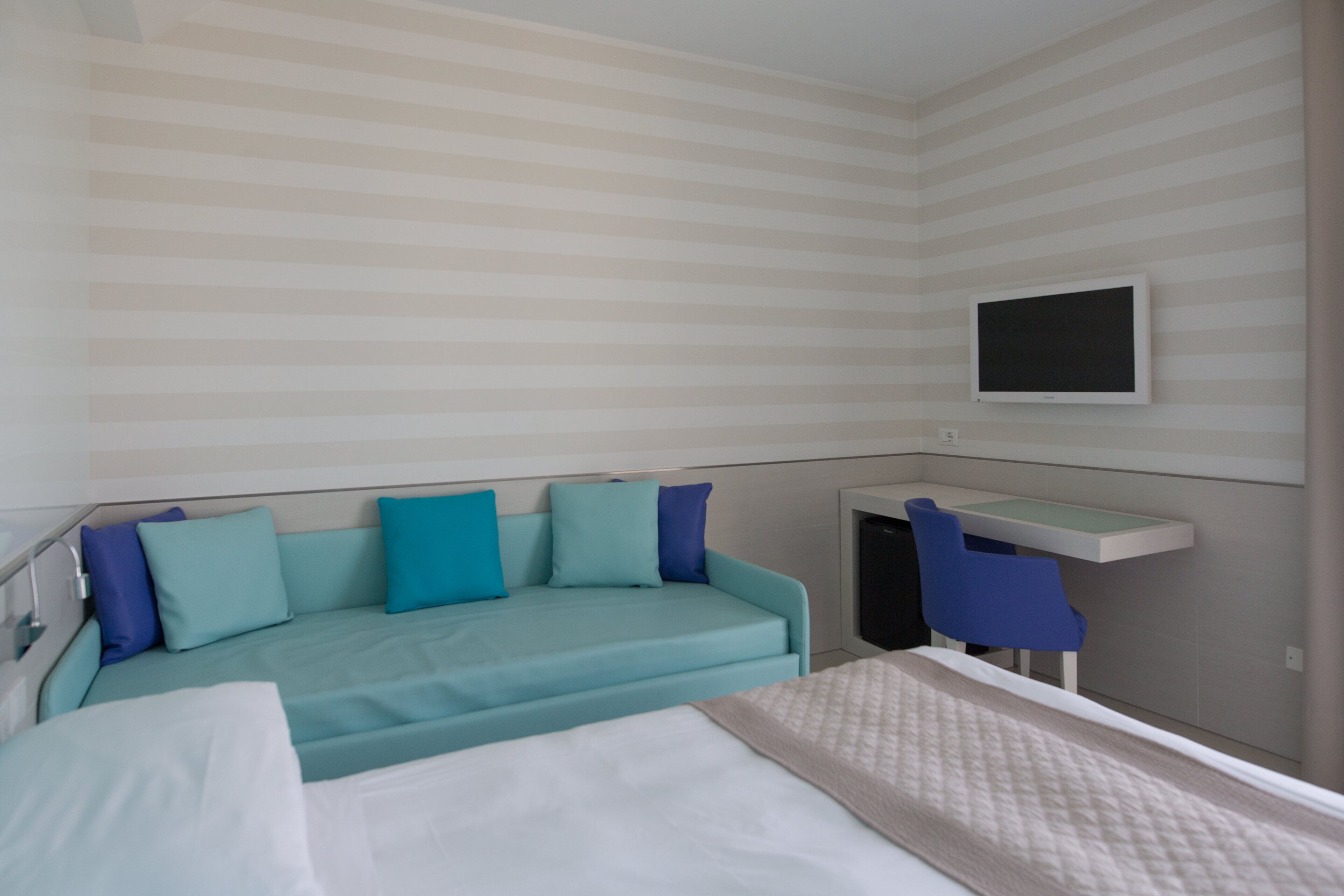 superior double or twin room | 1 bedroom, minibar, in-room safe, desk