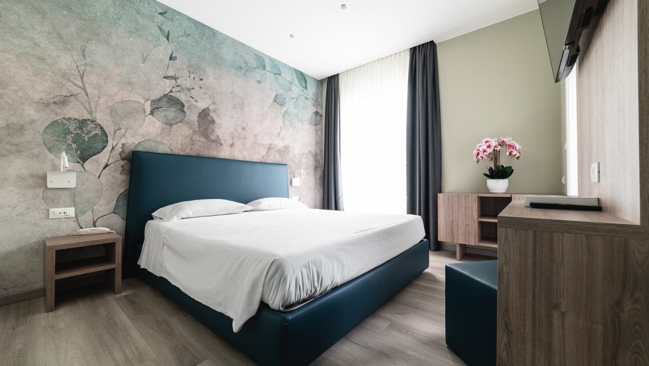 standard suite | 1 bedroom, minibar, in-room safe, desk