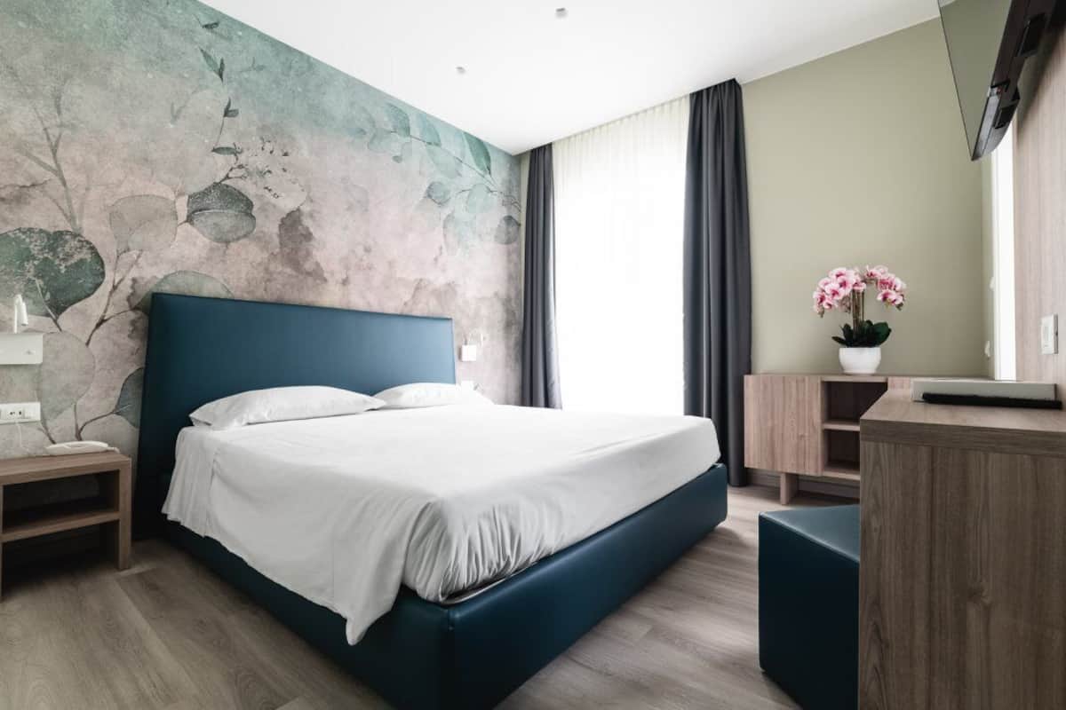 Suite Standar | 1 kamar tidur, minibar, brankas, dan meja kerja