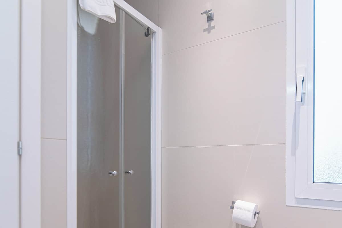 Kamar Double (Elegance) | 1 kamar tidur, minibar, brankas, dan meja kerja