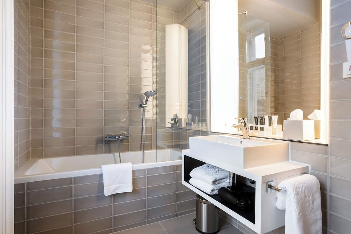 top floor superior double or twin room | bathroom | hair dryer, towels, soap, shampoo