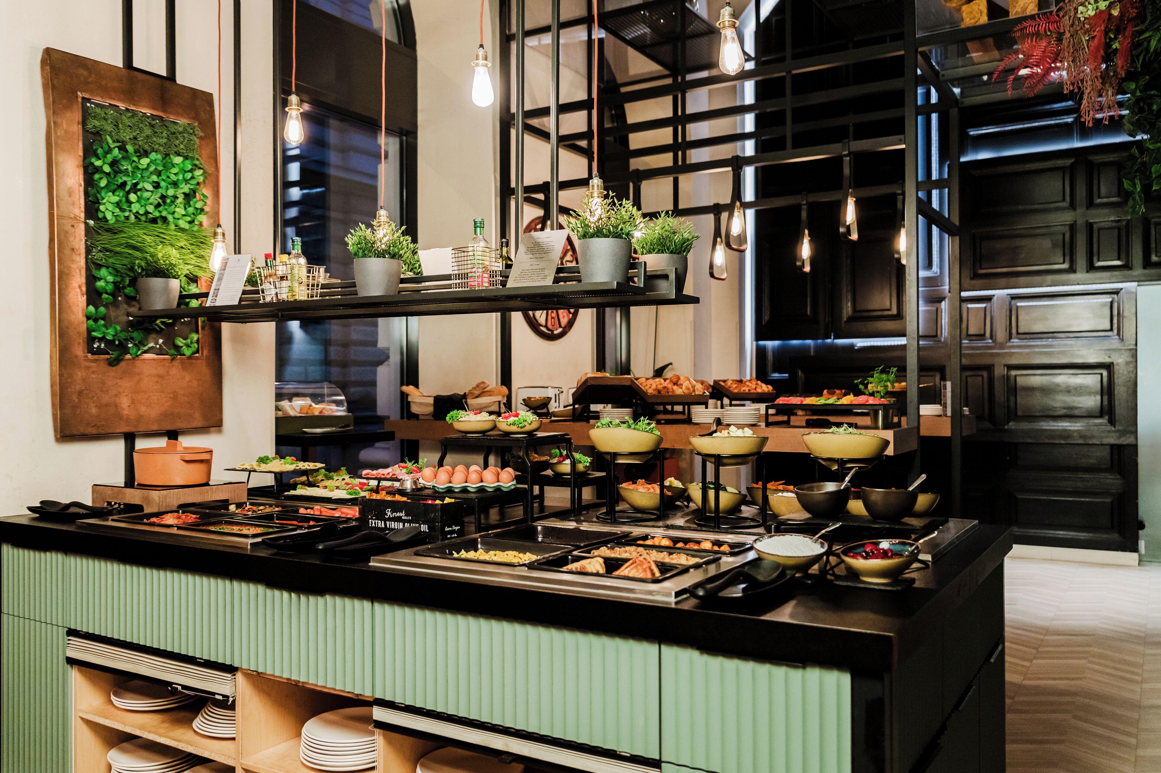 lunch and dinner served, middle eastern cuisine