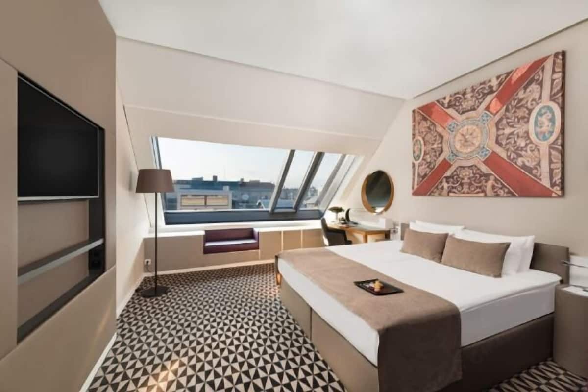 1 soverom, minibar, safe på rommet og skrivebord