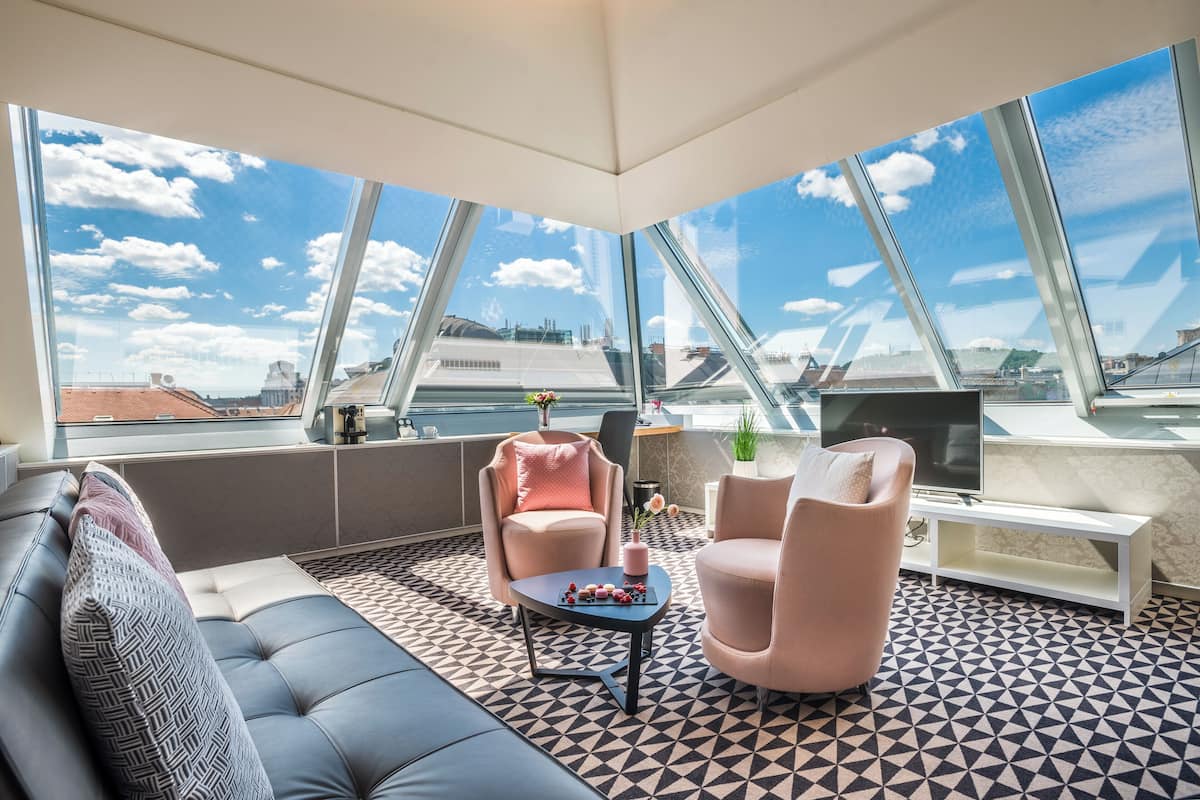 Top Floor Andrassy Suite | Living area | 100-cm LED TV with satellite channels, TV