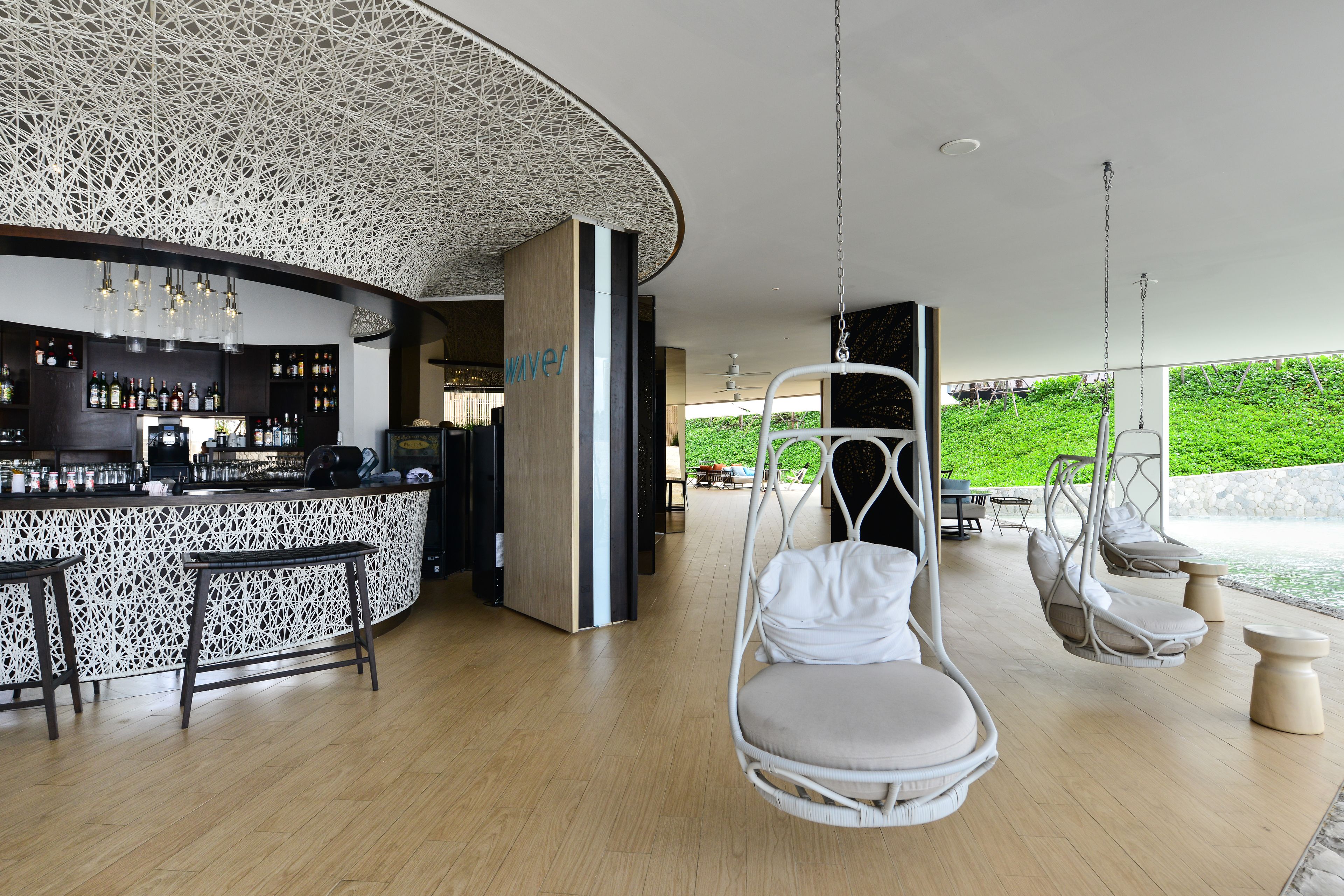 2 bars/lounges, poolside bar