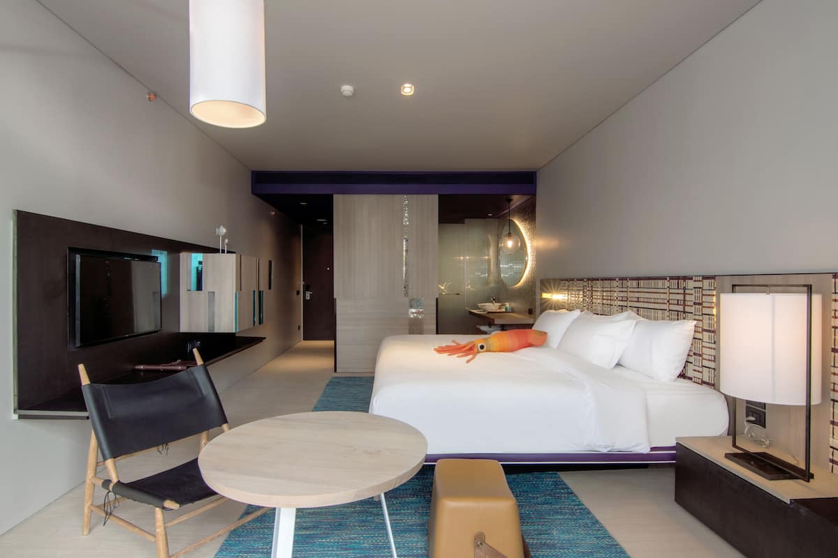 Deluxe Room, 1 King Bed (Seascape) | 1 bedroom, minibar, in-room safe, desk