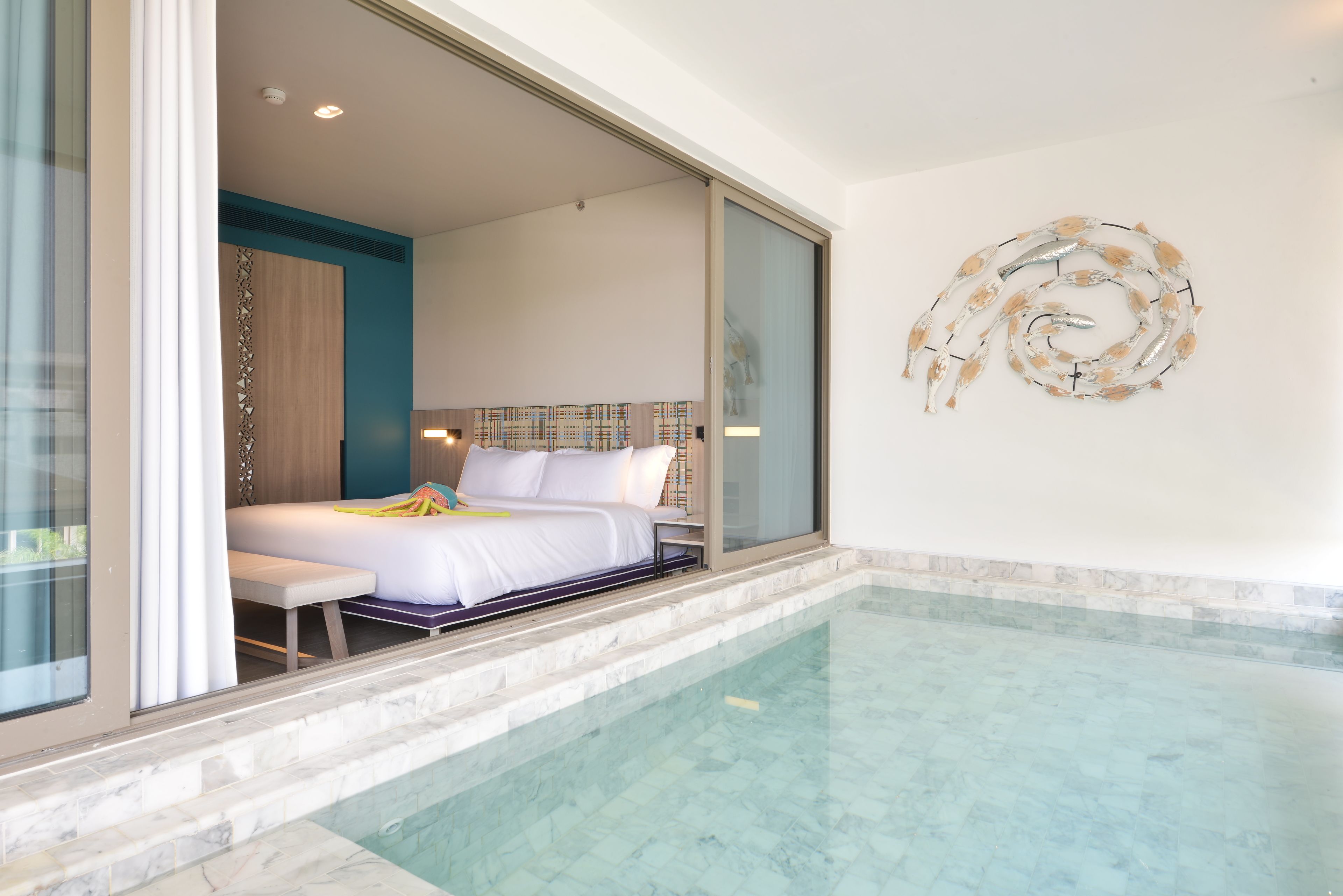 pool suite | balcony