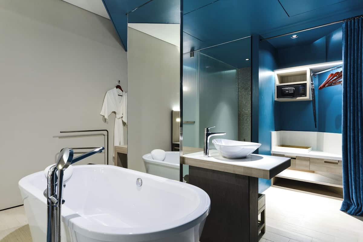 Room, 2 Single Beds, Garden View | 1 bedroom, minibar, in-room safe, desk