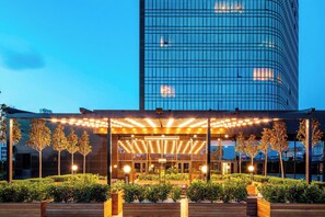 Serves lunch and dinner - Sheraton Grand Istanbul Atasehir (Istanbul)