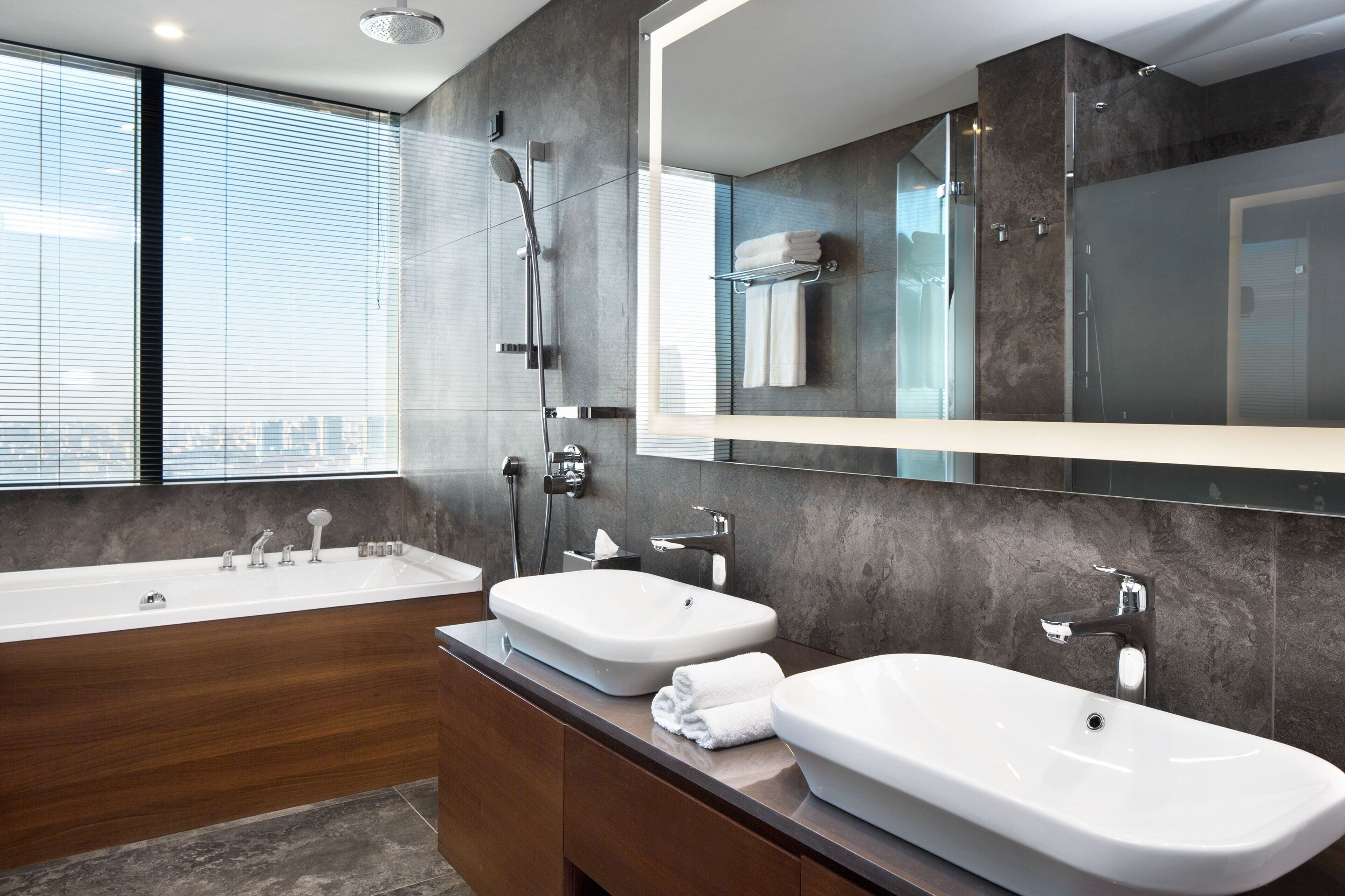 Club Suite, 1 King Bed with Sofa bed, Corner | Premium bedding, minibar, in-room safe, desk