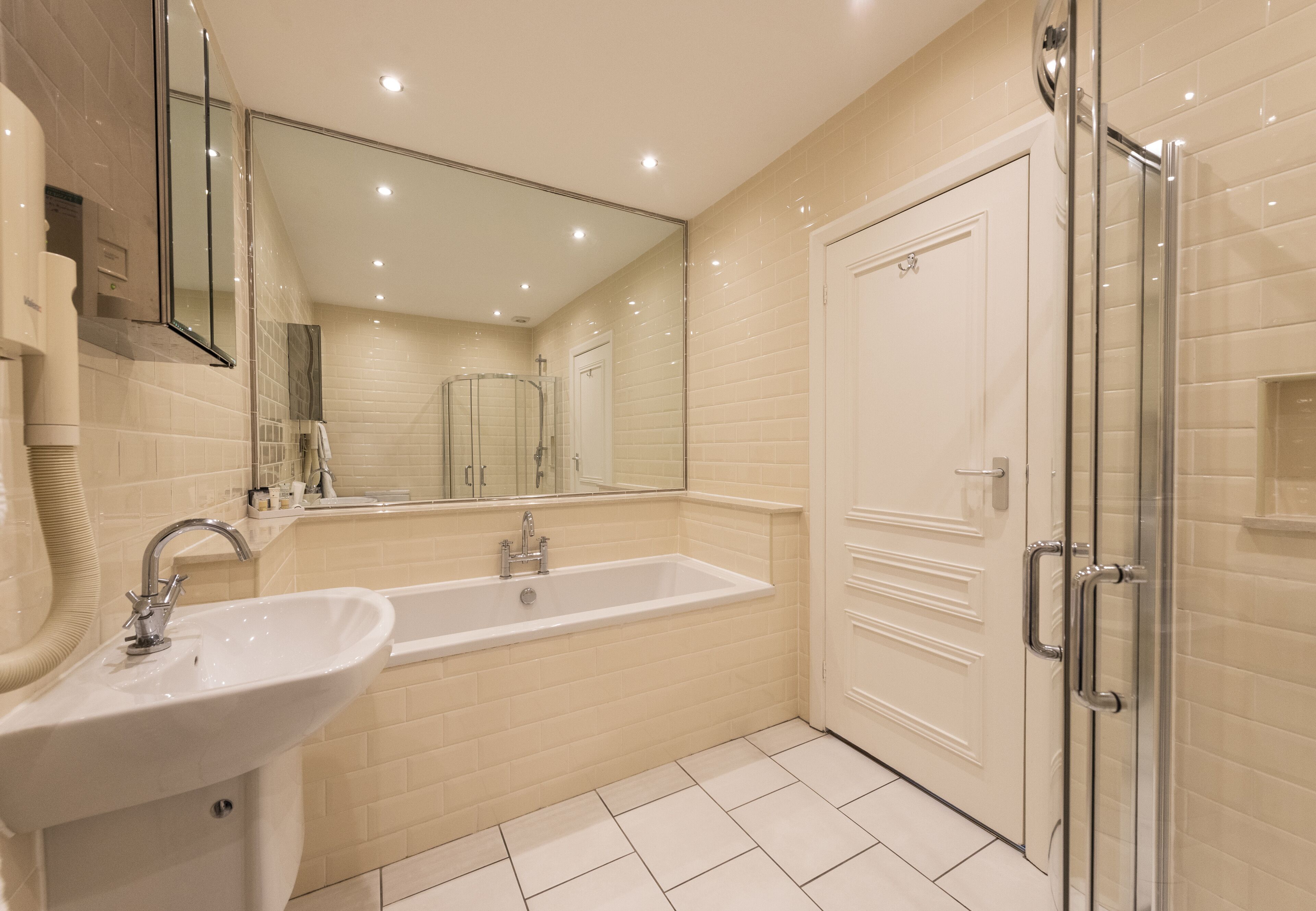 combined shower/bathtub, free toiletries, hair dryer, towels