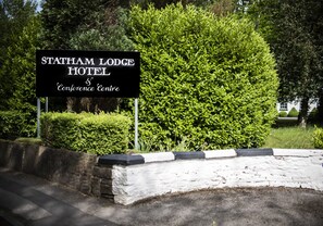 Segnale per Statham Lodge Hotel & Conference Centre.