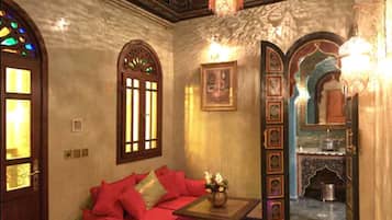 Escritorio, sistema de insonorización y cunas