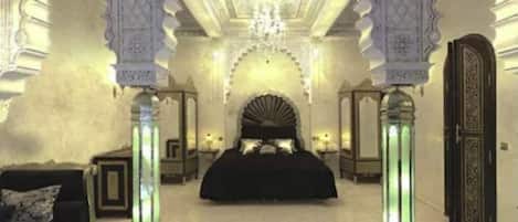 Schreibtisch, schallisolierte Zimmer, Babybetten, Zustellbetten